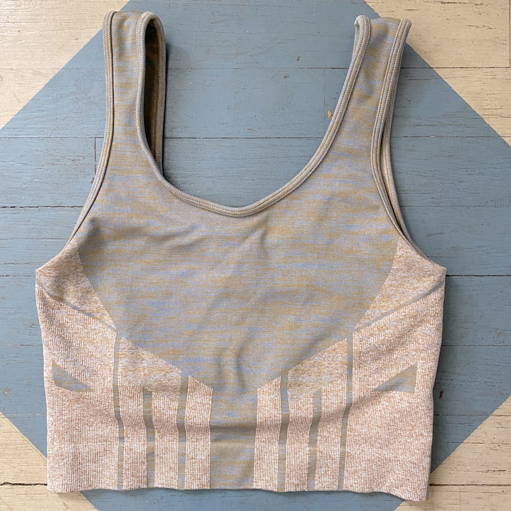 Alo Yoga Supportive Lined Sports Yoga Bra size M.